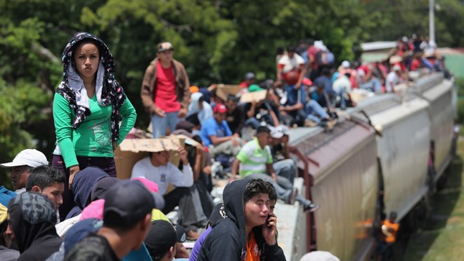 Dòng người nhập cư bất hợp pháp từ Trung Mỹ vào Mỹ vẫn không ngừng tăng. Ảnh: Getty Images