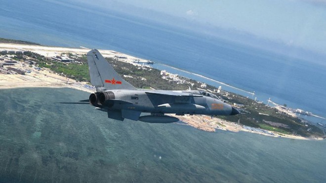 Máy bay chiến đấu Xian JH-7A của Trung Quốc bay trái phép phía trên đảo Phú Lâm. Ảnh: PLA Daily