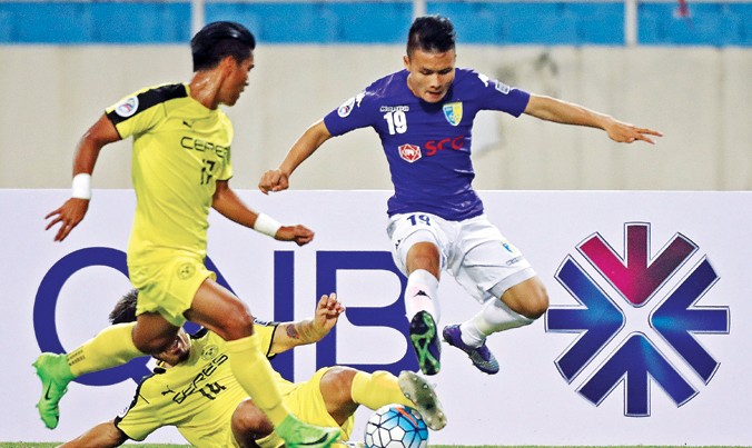 Việc triệu tập những ngôi sao trẻ như Quang Hải lên ĐT U20 QG gặp không ít khó khăn do họ cũng là trụ cột ở CLB phải thi đấu trên nhiều mặt trận như Hà Nội FC. Ảnh: VSI