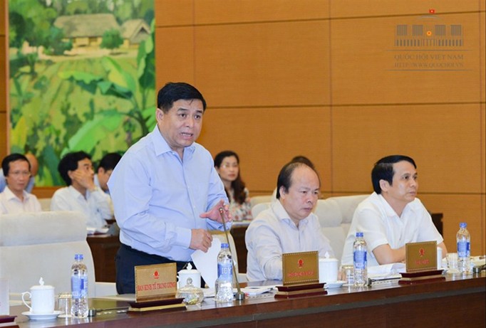 Bộ trưởng Nguyễn Chí Dũng tại phiên giải trình về triển khai Luật Đầu tư công.