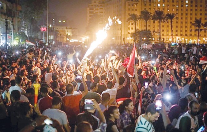 Người dân Ai Cập đổ xuống đường ăn mừng kỳ tích dự World Cup của đội bóng quê hương. Ảnh: GETTY IMAGES.