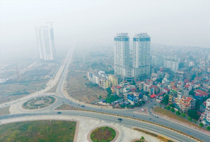 Chất lượng không khí khu vực nội thành Hà Nội đang bị suy giảm nghiêm trọng một phần do khói, bụi từ phương tiện giao thông. Ảnh: Mạnh Thắng.