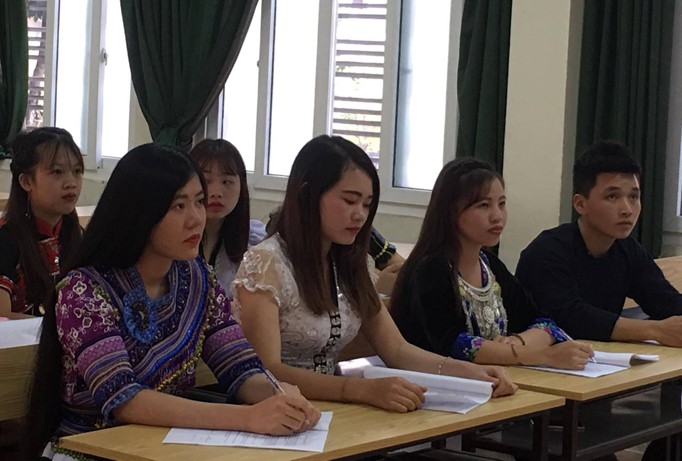 Sinh viên ngành Văn hóa các dân tộc thiểu số của trường ĐH Văn hóa Hà Nội trong một giờ học. Ảnh: Nghiêm Huê.
