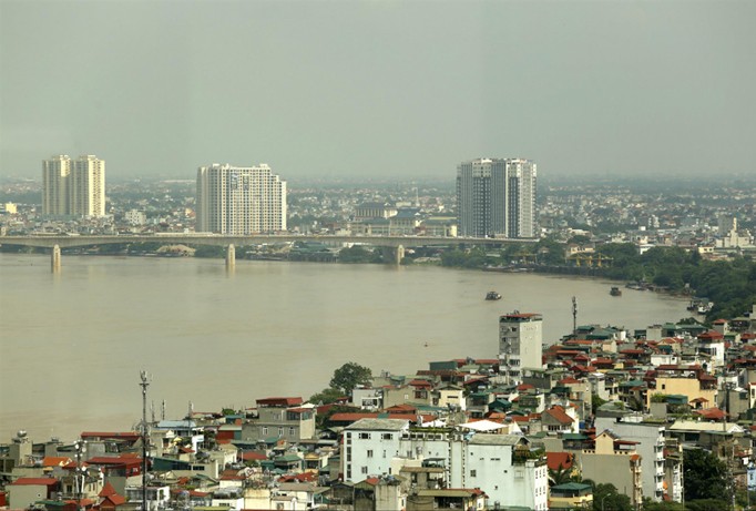 Toàn cảnh khu dân cư ven sông Hồng, trung tâm quận Hoàn Kiếm. Ảnh: Như Ý.