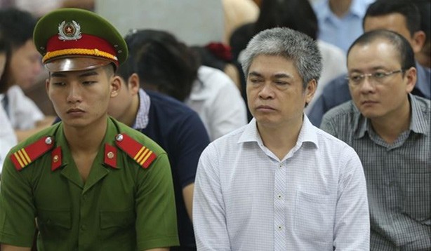Cựu Tổng Giám đốc OceanBank Nguyễn Xuân Sơn bị khai trừ Đảng khi toà đang xử giai đoạn một.