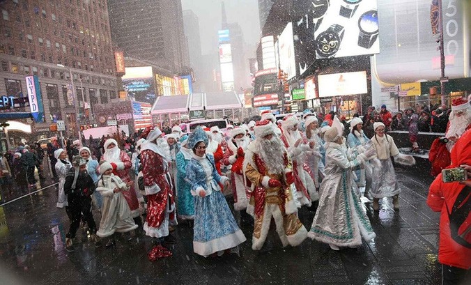 Diễu hành Ông Già Tuyết và Công Chúa Tuyết ở New York.