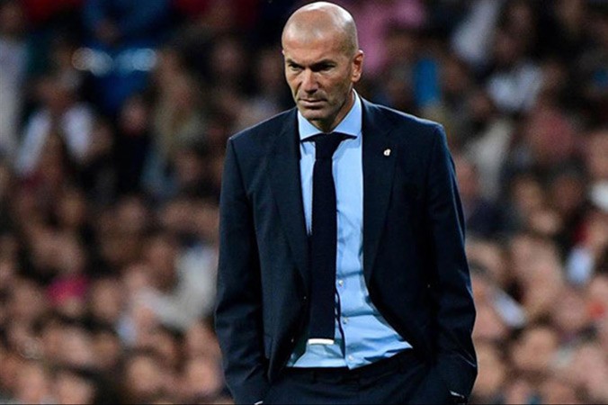 HLV Zidane lo lắng về tương lai tại Bernabeu.