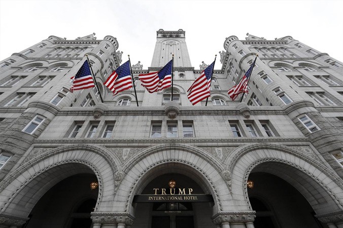 Mặt tiền khách sạn quốc tế Trump tại Washington D.C. Ảnh: AP