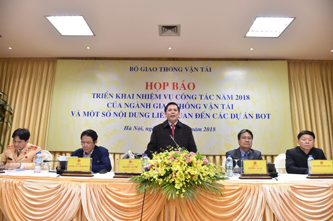 Bộ trưởng GTVT Nguyễn Văn Thể trả lời tại buổi họp báo. Ảnh: Như Ý. 