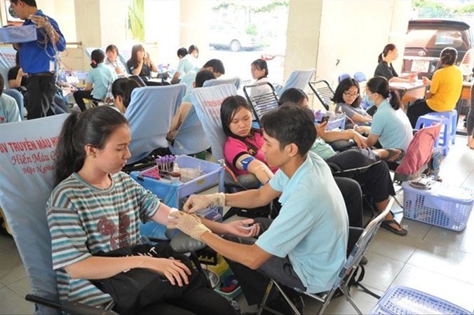 Người dân TPHCM nhiệt tình hiến máu cứu người trong ngày Chủ Nhật Đỏ 2018.