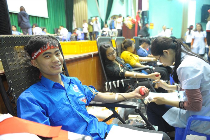 Nhiều bạn trẻ có mặt từ rất sớm để hiến máu tại ĐH Y Dược Thái Bình (trong ảnh, Ngọc Minh Hiếu sinh viên ngành y Đa khoa). Ảnh: Xuân Tùng.