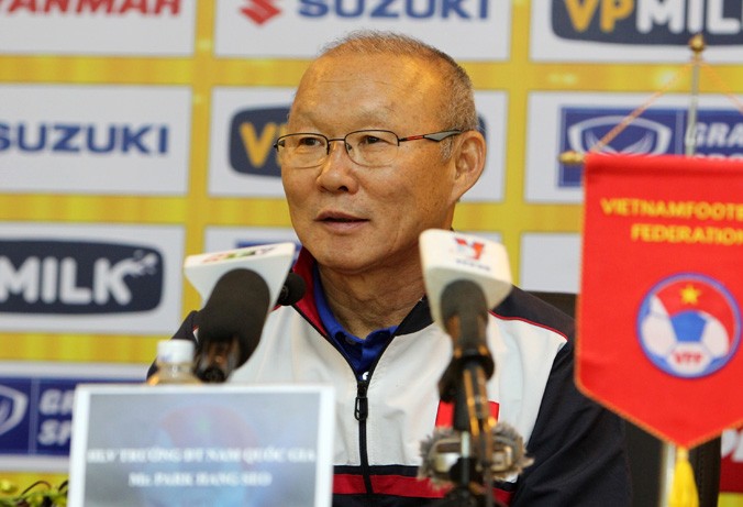 HLV trưởng đội U23 Việt Nam Park Hang Seo trả lời các câu hỏi của phóng viên. Ảnh: TTXVN
