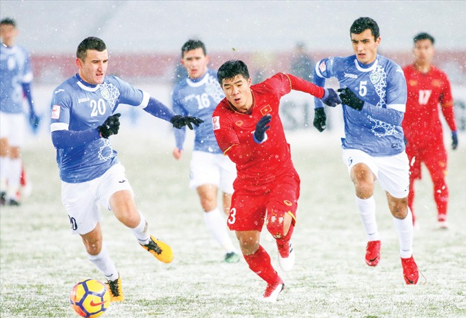 ĐT U23 Việt Nam thi đấu đầy nỗ lực và có được thành công lớn tại giải U23 châu Á, nhưng điều đó chưa đủ để khẳng định bóng đá Việt Nam đã được nâng lên một tầm cao mới. Ảnh: Hữu Phạm. 