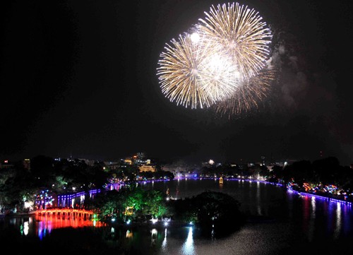 Hà Nội: Bắn pháo hoa mừng Tết Nguyên đán tại 31 điểm