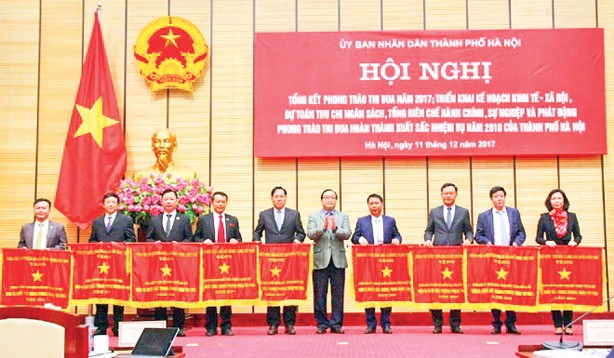 Công ty Công viên cây xanh Hà Nội đón nhận bằng khen của Thủ tướng Chính phủ.