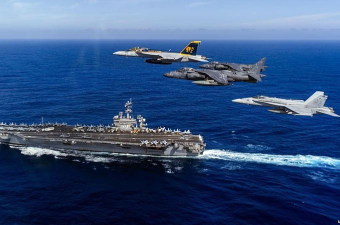 Máy bay Mỹ bay trên tàu sân bay USS Carl Vinson hôm 20/1 ở Thái Bình Dương. Ảnh: US Navy.