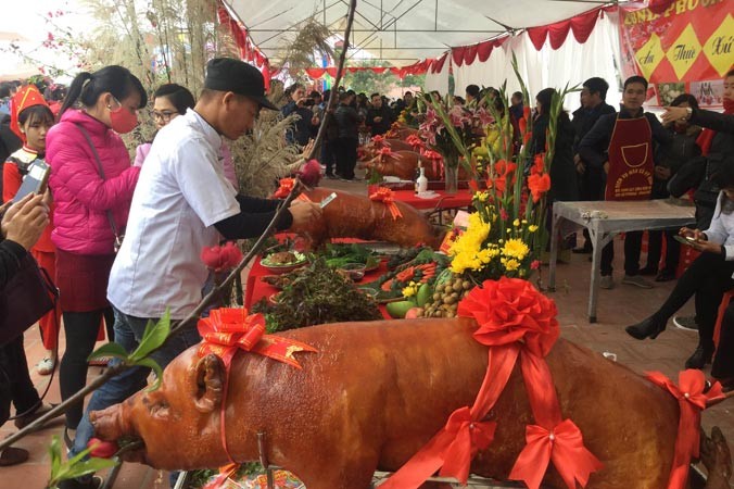 Hàng trăm con lợn quay ở Lễ hội Lạng Sơn. Ảnh: Duy Chiến.