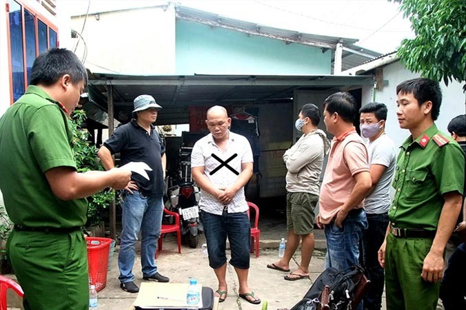 Nguyễn Ngọc Quỳnh (dấu X) bị bắt ngay tại cơ sở rửa xe của mình.