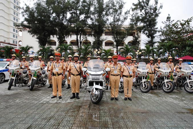 Lực lượng cảnh sát giao thông ra quân làm nhiệm vụ APEC ở Đà Nẵng. Ảnh: Hồng Vĩnh.
