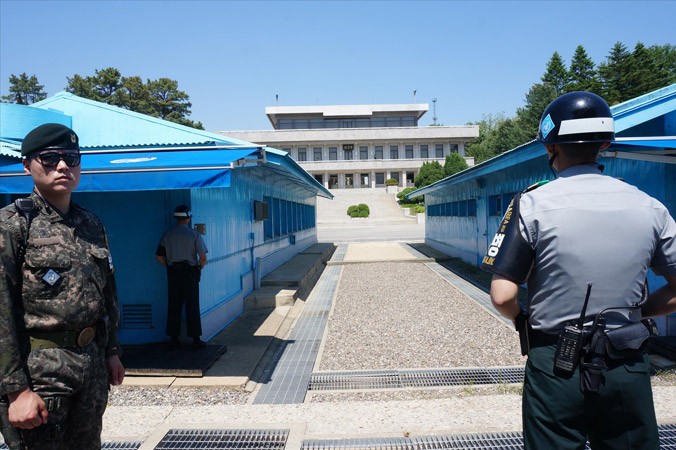 Khu vực phi quân sự giữa hai miền Triều Tiên, nơi sẽ diễn ra cuộc gặp thượng đỉnh của lãnh đạo Triều Tiên và Hàn Quốc vào ngày 27/4. Ảnh: Thu Loan.