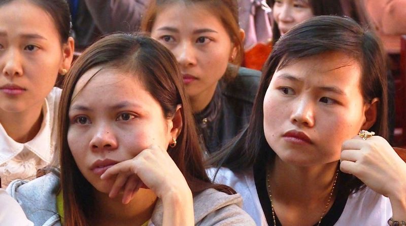 Hàng trăm giáo viên Krông Pắc lo buồn trước nguy cơ mất việc. Ảnh Vũ Long