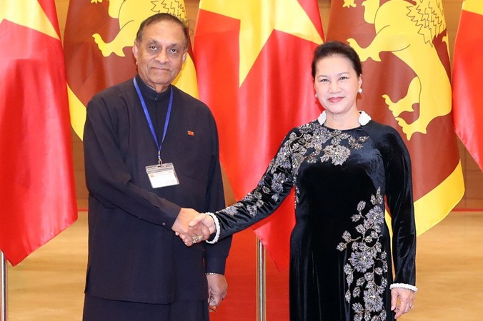 Chủ tịch Quốc hội Nguyễn Thị Kim Ngân và Chủ tịch Quốc hội Sri Lanka Karu Jayasuriya ngày 24/4 tại Hà Nội. Ảnh: TTXVN.