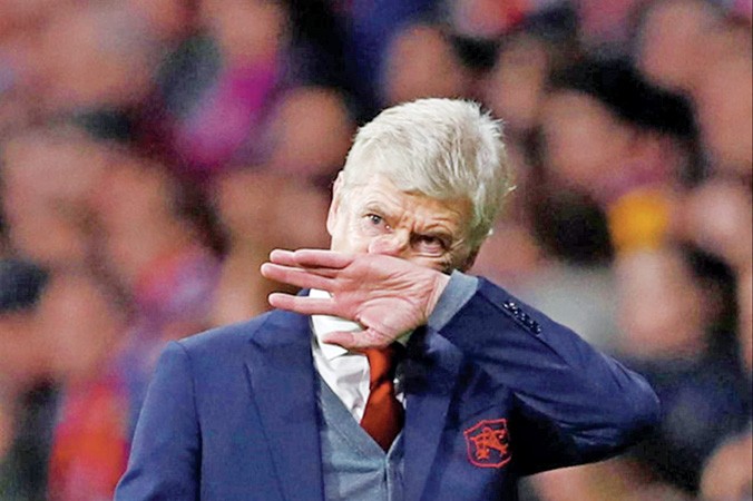 HLV Wenger khép lại triều đại 22 năm tại Arsenal theo cách đáng quên.