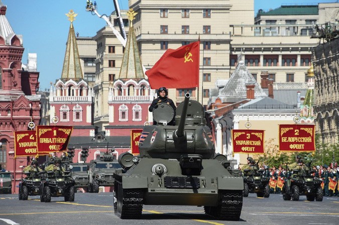 Xe tăng T-34 huyền thoại tại lễ diễu binh 9/5 ở Mátxcơva. Ảnh: Getty Images.