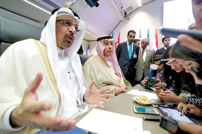 Bộ trưởng Năng lượng Ả rập Xê- út Khalid al-Falih cảnh báo thế giới có thể đối mặt với thâm hụt nguồn cung dầu mỏ. Ảnh: New York Times.