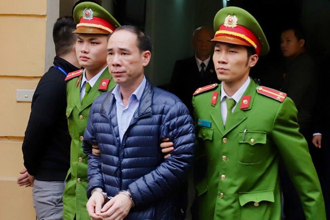 Bị cáo Vũ Đức Thuận, nguyên phó Tổng giám đốc PVC bị tuyên án tội “Tham ô tài sản”. Ảnh nguồn: Dân Việt.