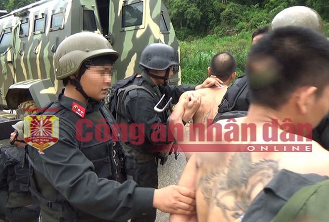 Hàng trăm cảnh sát vây bắt nghẹt thở 2 trùm ma túy ở Sơn La