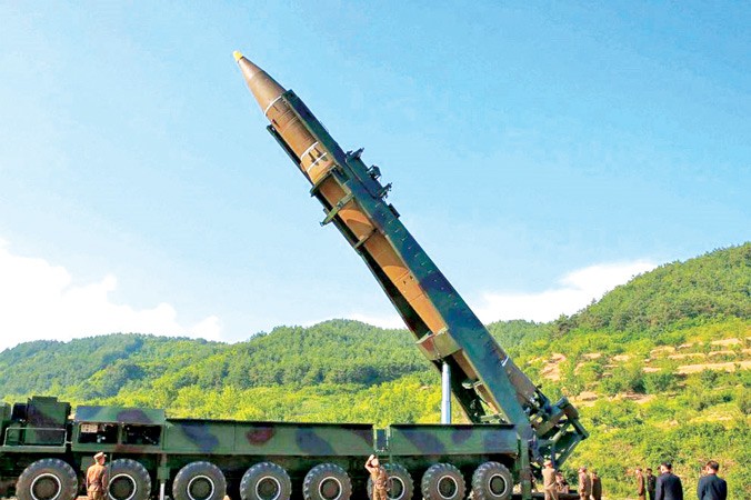 Phía Mỹ tin Triều Tiên thành thực trong cam kết giải trừ quân bị. Ảnh: Một tên lửa đạn đạo liên lục địa Hwasong- 14 của CHDCND Triều Tiên. Ảnh: ABC News)