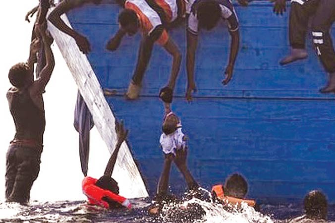 Gần đây, số lượng di cư tới Ý giảm, nhưng số người chết đuối trên đường vượt biển ngày càng tăng. Ảnh: The Guardian.