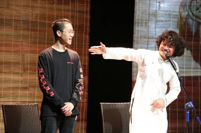 Ngô Hồng Quang mời nghệ sĩ Trung Bảo biểu diễn beatbox cùng đàn nhị, chiêng dây và đàn tính…