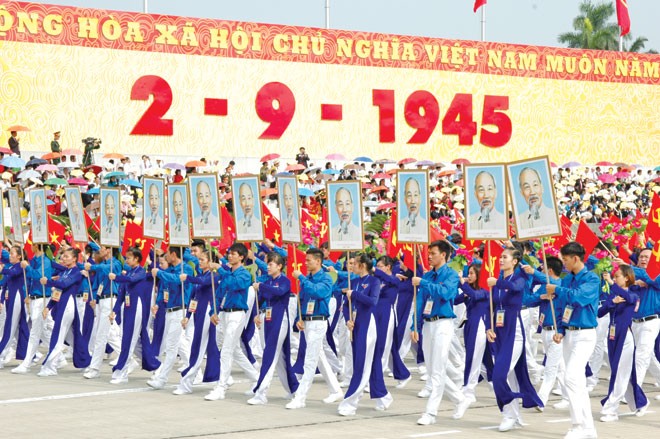 Lễ diễu binh, diễu hành kỷ niệm 70 năm Cách mạng Tháng Tám và Quốc khánh 2/9. Ảnh: Như Ý.