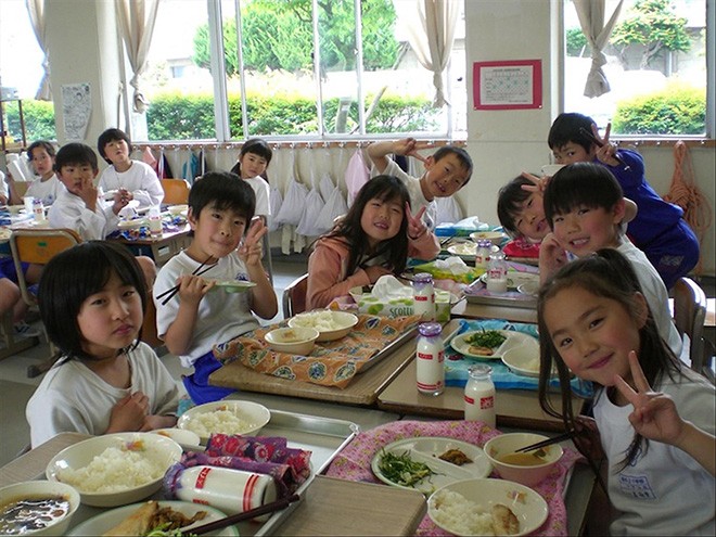 Chương trình Sữa học đường áp dụng tại Nhật Bản