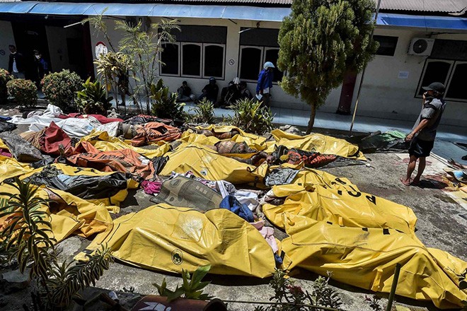 Số người chết trong vụ động đất- sóng thần tại Sulawesi chưa dừng lại ở con số 1.407. Ảnh: Jakarta Post