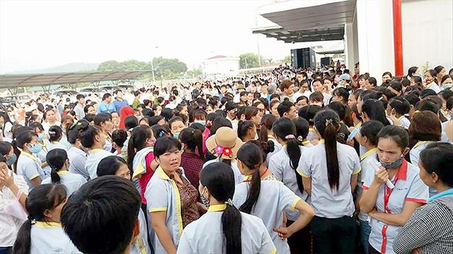 Hàng trăm công nhân Cty S&H Vina (Thạch Thành, Thanh Hoá) đình công phản đối chế độ làm việc hà khắc vào tháng 9/2017. Ảnh minh hoạ