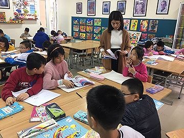 Giờ học vẽ tại một trường chất lượng cao ở Hà Nội. Ảnh: Nguyễn Hà