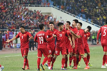 Các cầu thủ Việt Nam ăn mừng bàn thắng