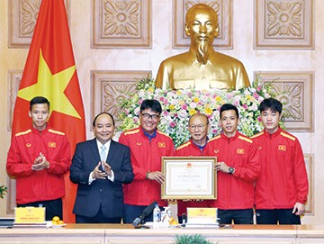 Thủ tướng Nguyễn Xuân Phúc trao tặng Huân chương Lao động hạng Nhất cho Đội tuyển bóng đá nam quốc gia