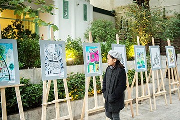 Triển lãm ký họa Ký ức Hà Nội về các KTT đang bày tại Ngon Garden 70 Nguyễn Du. Ảnh: BTC