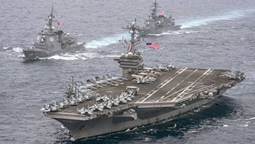 Tàu sân bay Mỹ USS Carl Vinson trong một chuyến đi qua vùng biển Tây Thái Bình Dương. Ảnh: Getty Images