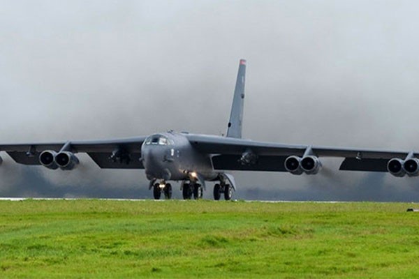 Trong bức ảnh chụp ngày 23/9/2018, một máy bay ném bom B-52H Stratofortress của Không quân Mỹ đang cất cánh từ đảo Guam. Ảnh: Không quân Mỹ