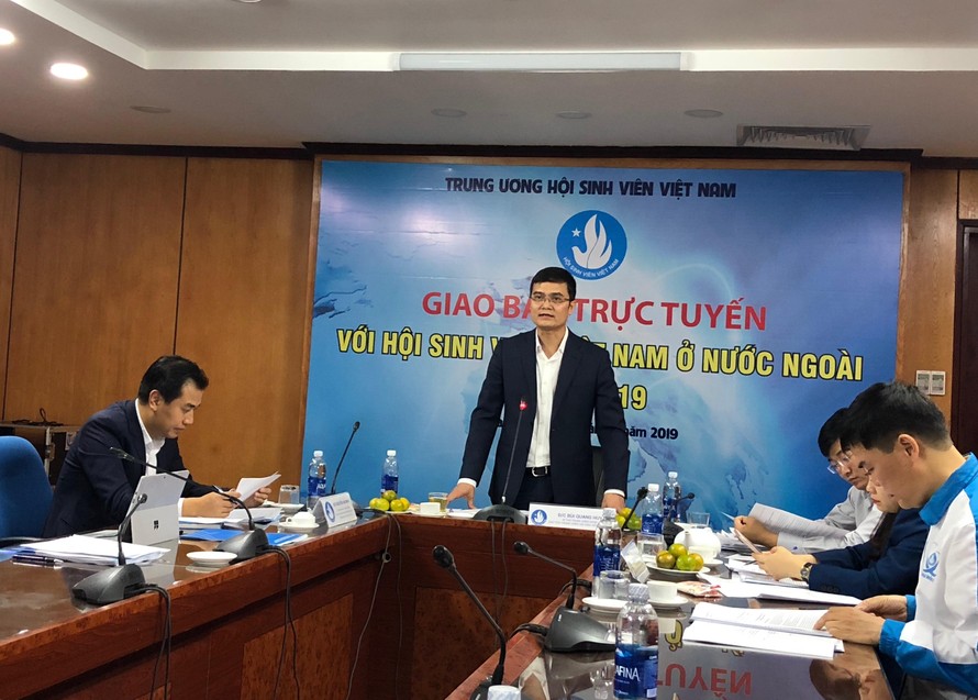 Anh Bùi Quang Huy, Bí thư T.Ư Đoàn, Chủ tịch T.Ư Hội SVVN chủ trì buổi giao ban trực tuyến với các Hội SVVN ở nước ngoài