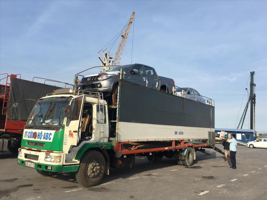 Ô tô nhập khẩu tập kết ở cảng Hải Phòng Ảnh: Tuấn Nguyễn
