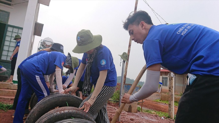 Đội tình nguyện tại xã Đắk Môl