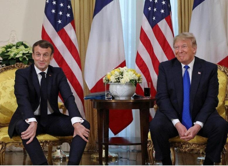 Ông Trump và ông Macron (trái) gặp song phương và có những lời mỉa mai nhau trước rất nhiều phóng viênẢnh: Reuters 