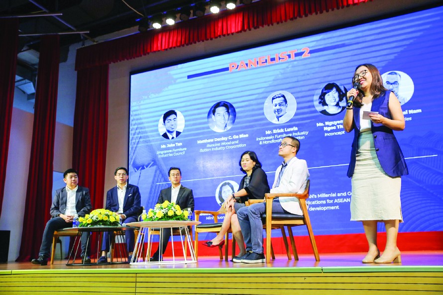 Dương Thị Minh Tuệ - Chủ nhiệm CLB F1 điều hành thảo luận cùng các doanh nhân trẻ Đông Nam Á tại Diễn đàn AFIC 2020