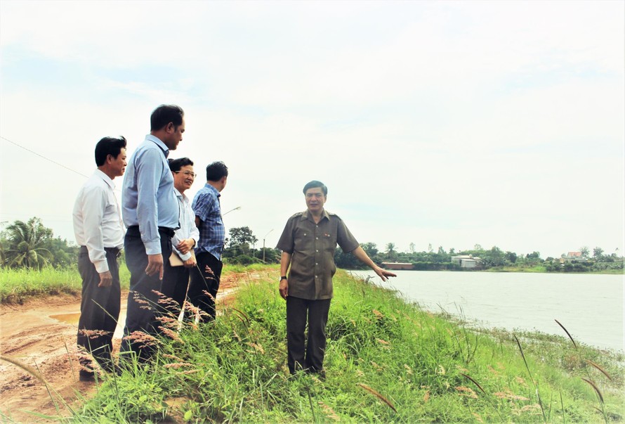 Bí thư Tỉnh ủy Bùi Văn Cường đi kiểm tra hồ, đập nước